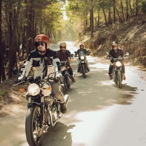 Image Photo d'un groupe à moto équipé en Royal Enfield