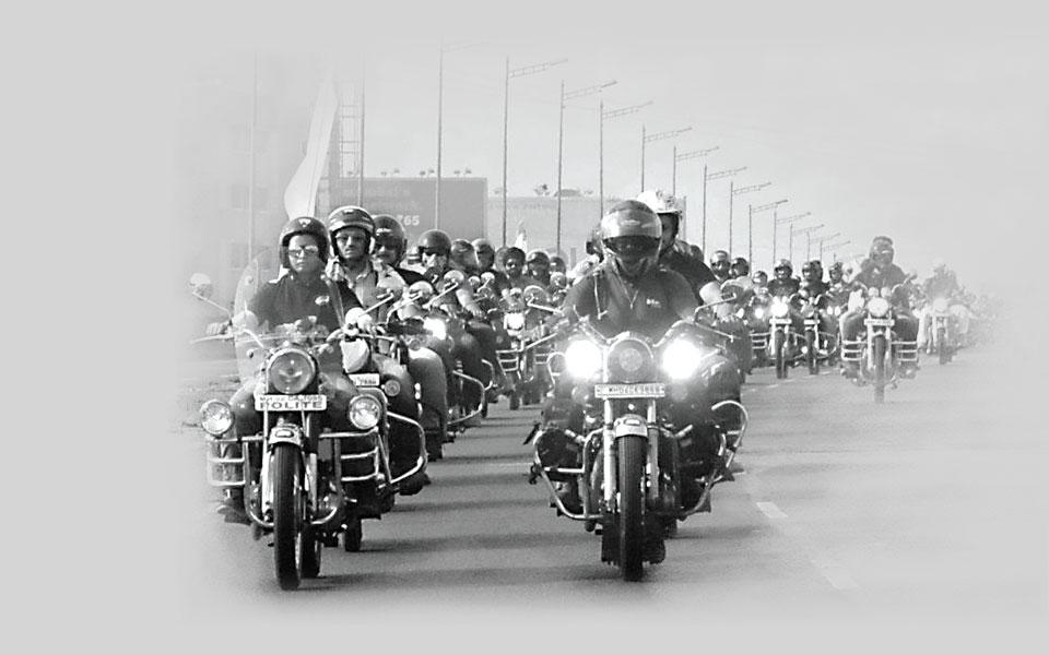 2011 - première édition du One Ride annuel de Royal Enfield qui regroupe tous les motards fans de la marque 2011 - première édition du One Ride annuel de Royal Enfield qui regroupe tous les motards fans de la marque
