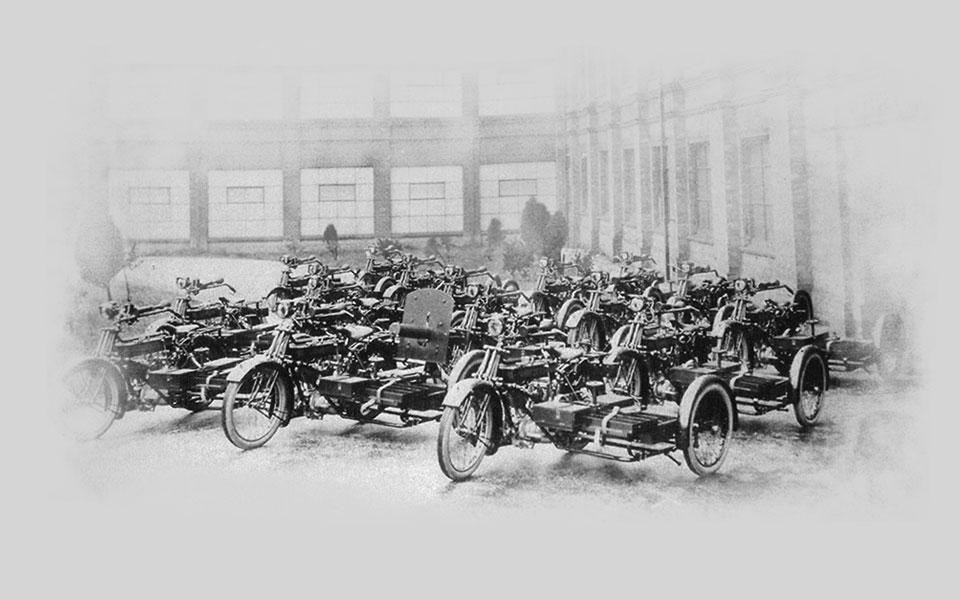 1914-1926 - 8 modèles de motos Royal Enfield sont créés et produits