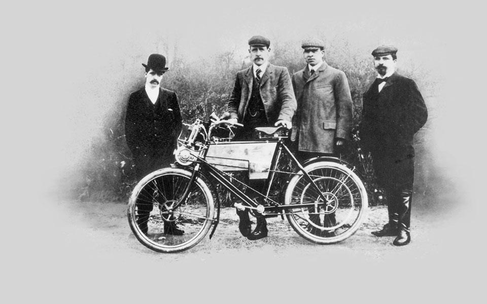 1901 - création de la première moto Royal Enfield